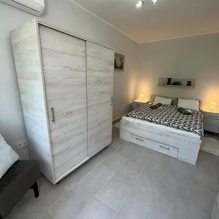 Mira Apartment *